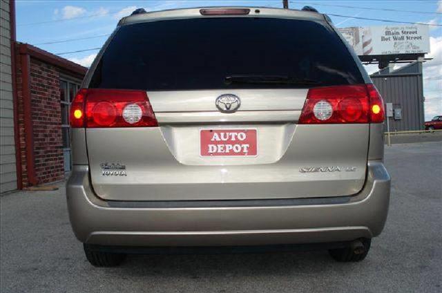 2006 Toyota Sienna 4WD Silverado 4X4