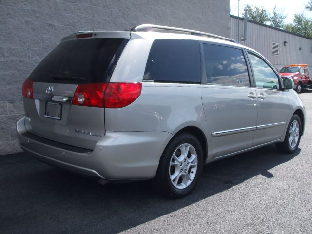 2006 Toyota Sienna Eddie Bauer 4x4