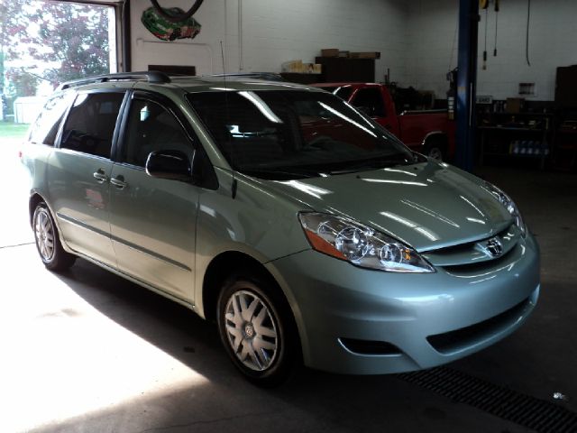 2006 Toyota Sienna X