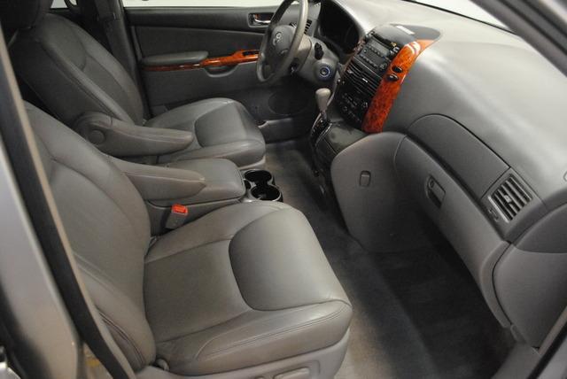 2006 Toyota Sienna SLT 25