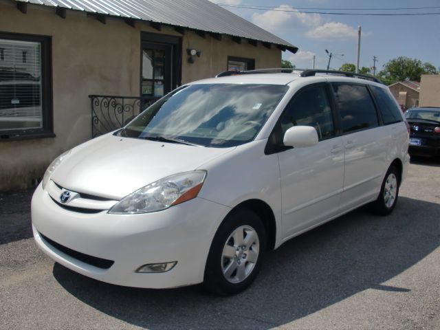 2006 Toyota Sienna SEL Sport Utility 4D