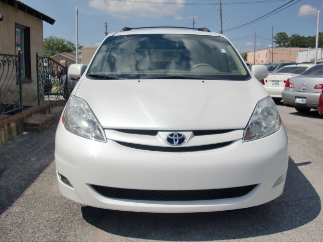 2006 Toyota Sienna SEL Sport Utility 4D