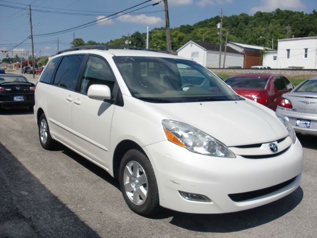 2006 Toyota Sienna SEL Sport Utility 4D