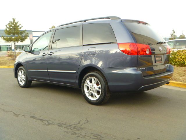 2006 Toyota Sienna FX35 AWD