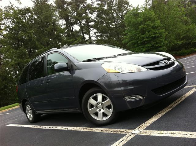 2006 Toyota Sienna SEL Sport Utility 4D