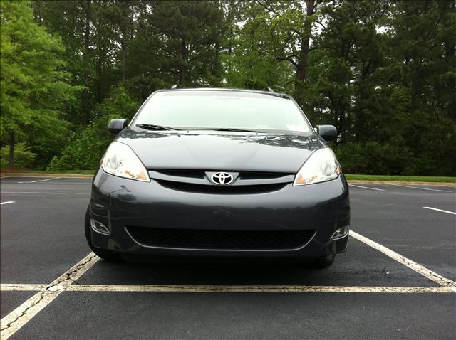 2006 Toyota Sienna SEL Sport Utility 4D