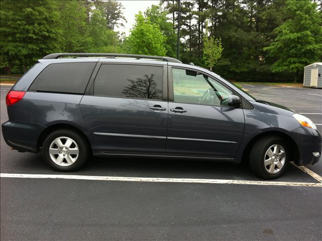 2006 Toyota Sienna SEL Sport Utility 4D