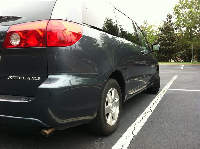 2006 Toyota Sienna SEL Sport Utility 4D