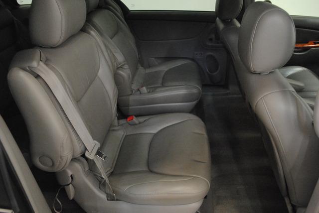 2006 Toyota Sienna SLT 25