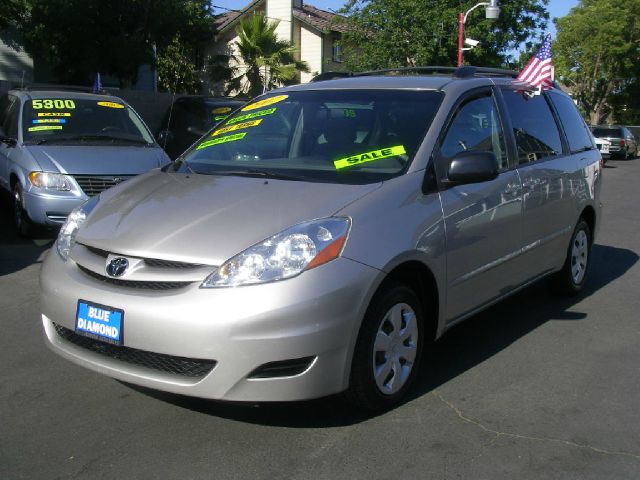 2007 Toyota Sienna XLT, Local Trade In