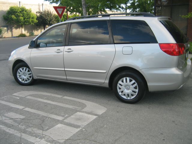 2007 Toyota Sienna XLT, Local Trade In