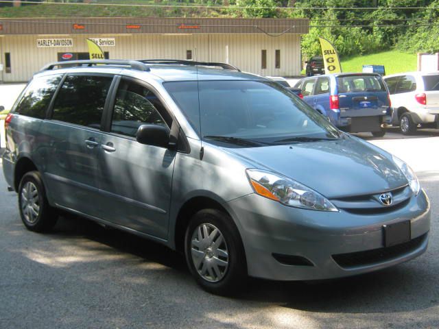 2008 Toyota Sienna XLE Leather Sunroof And DVD