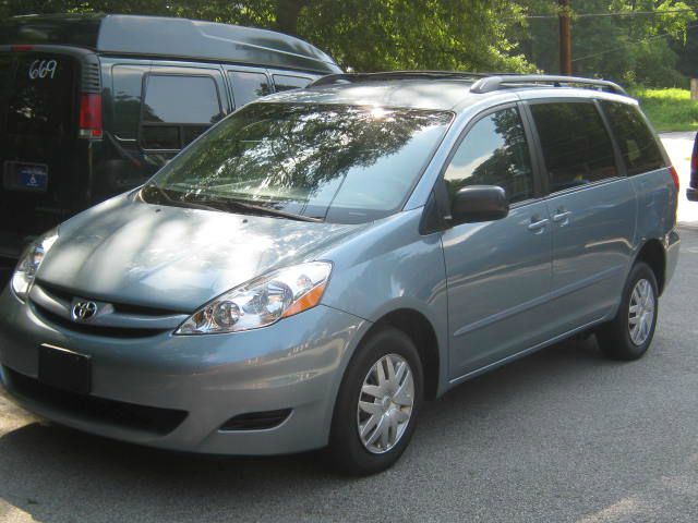 2008 Toyota Sienna XLE Leather Sunroof And DVD