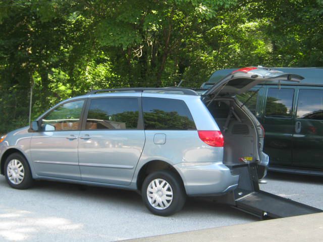 2008 Toyota Sienna XLE Leather Sunroof And DVD