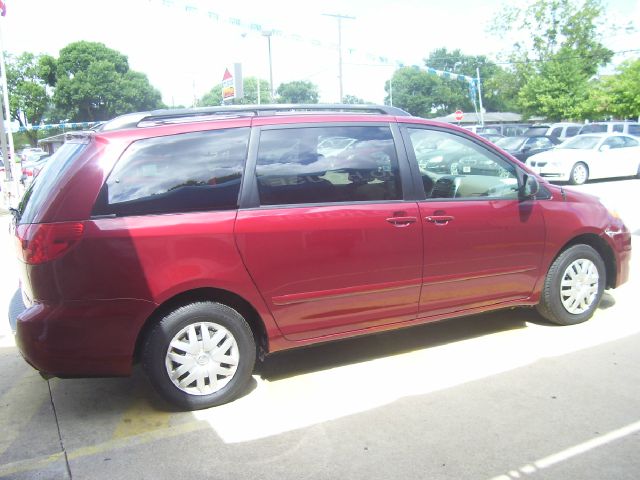 2008 Toyota Sienna XLE Leather Sunroof And DVD