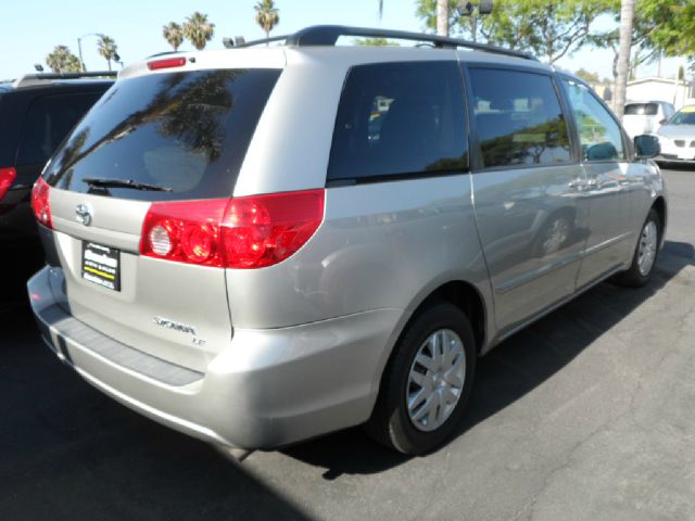 2008 Toyota Sienna XLE Leather Sunroof And DVD