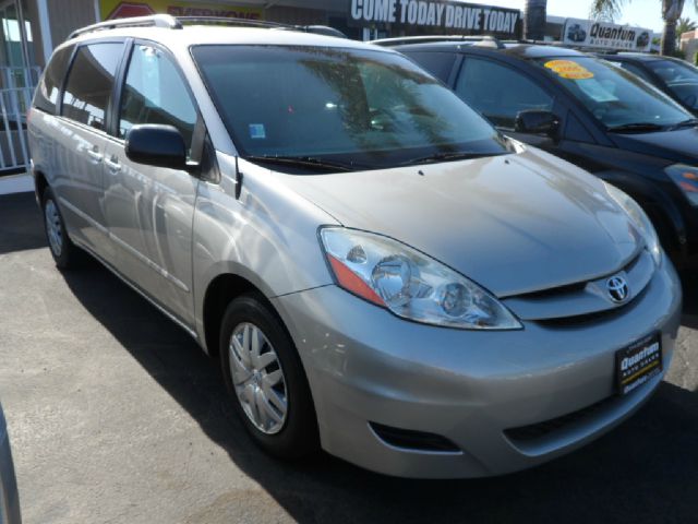 2008 Toyota Sienna XLE Leather Sunroof And DVD