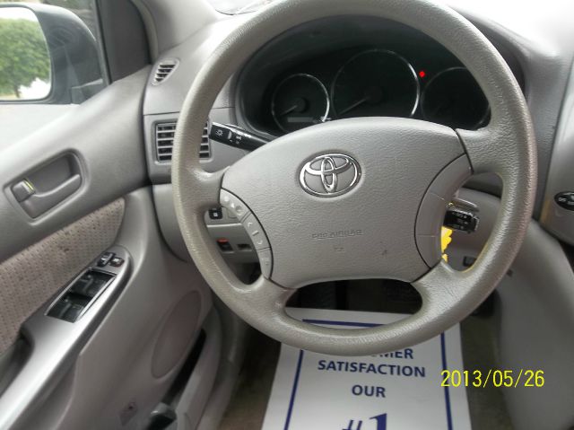 2008 Toyota Sienna XLE Leather Sunroof And DVD