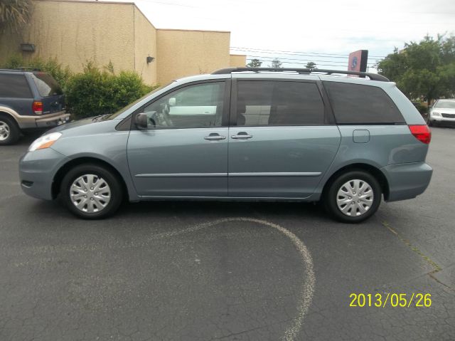 2008 Toyota Sienna XLE Leather Sunroof And DVD