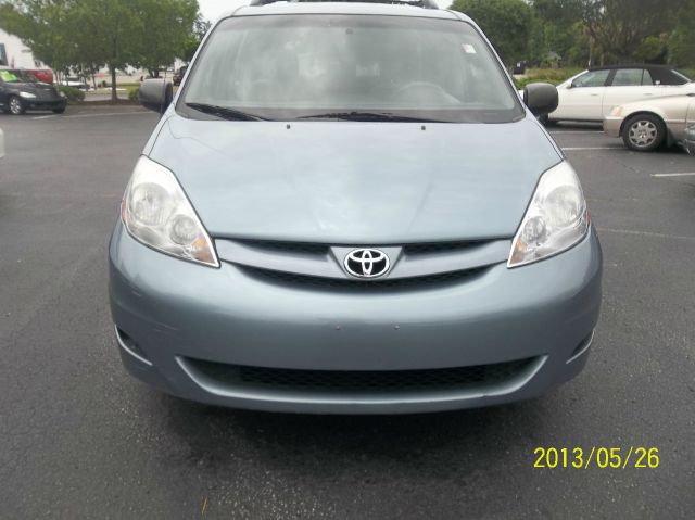 2008 Toyota Sienna XLE Leather Sunroof And DVD