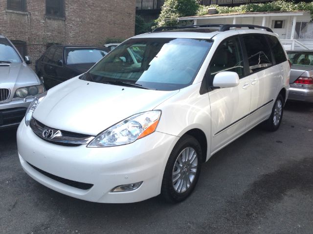 2008 Toyota Sienna XLT 4.6L 4WD