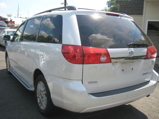 2008 Toyota Sienna XLT 4.6L 4WD