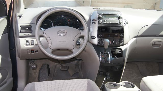 2008 Toyota Sienna XLE Leather Sunroof And DVD