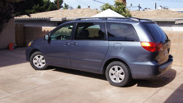 2008 Toyota Sienna XLE Leather Sunroof And DVD