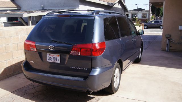 2008 Toyota Sienna XLE Leather Sunroof And DVD