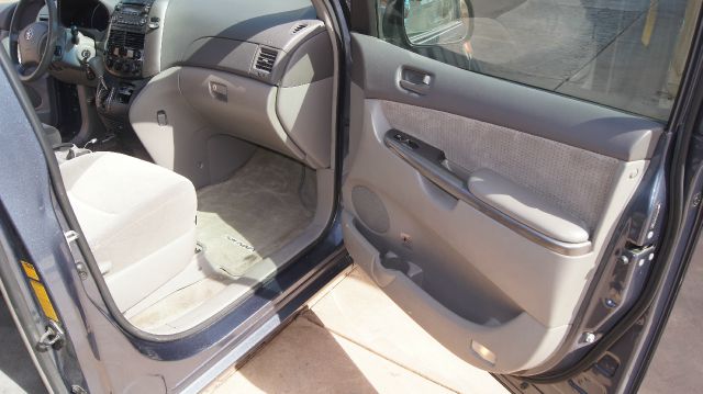 2008 Toyota Sienna XLE Leather Sunroof And DVD