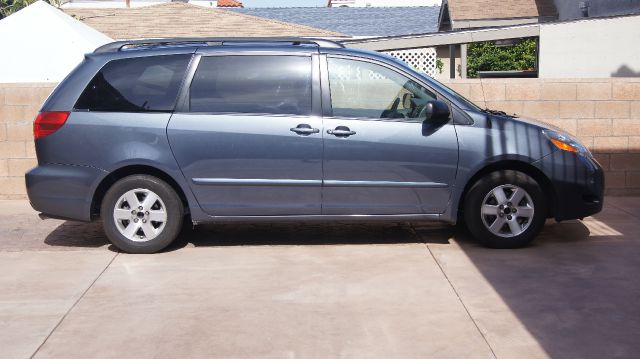 2008 Toyota Sienna XLE Leather Sunroof And DVD