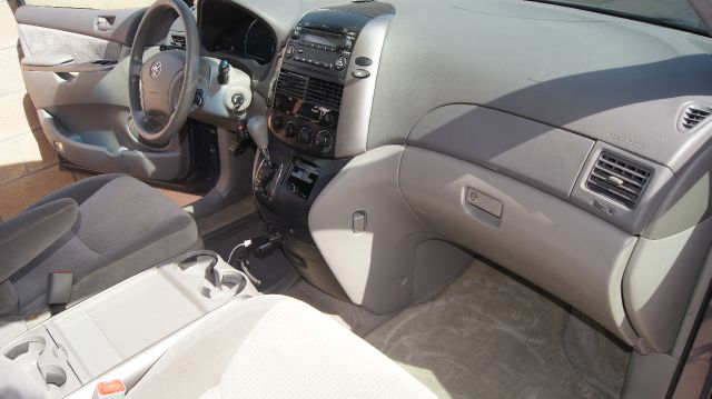 2008 Toyota Sienna XLE Leather Sunroof And DVD