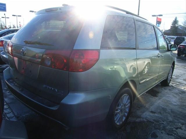 2009 Toyota Sienna X