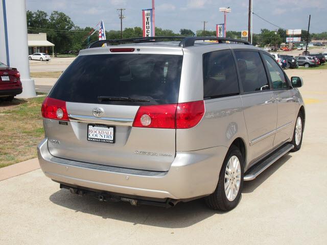 2009 Toyota Sienna SLT 25