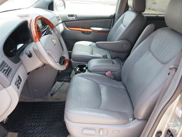 2009 Toyota Sienna SLT 25