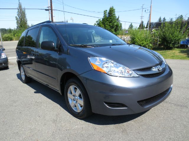 2010 Toyota Sienna 4dr SEL FWD