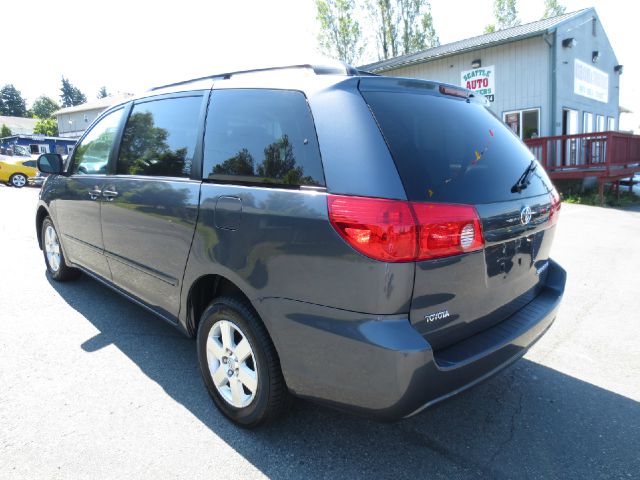 2010 Toyota Sienna 4dr SEL FWD