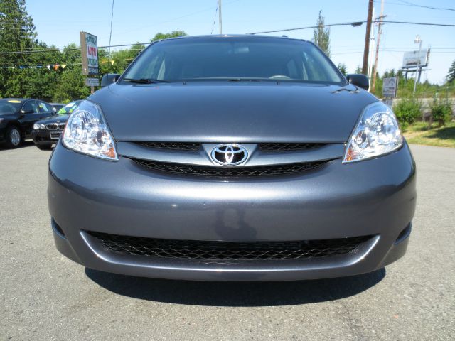 2010 Toyota Sienna 4dr SEL FWD