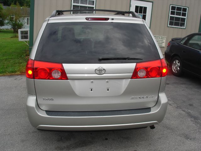 2010 Toyota Sienna SXT Ext Cab