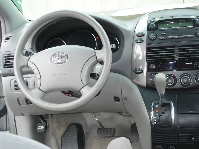 2010 Toyota Sienna SXT Ext Cab