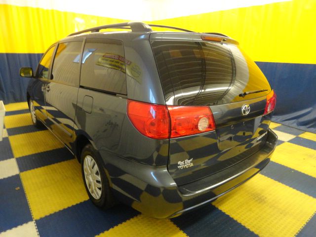 2010 Toyota Sienna SE Stow-n-go Power Seat