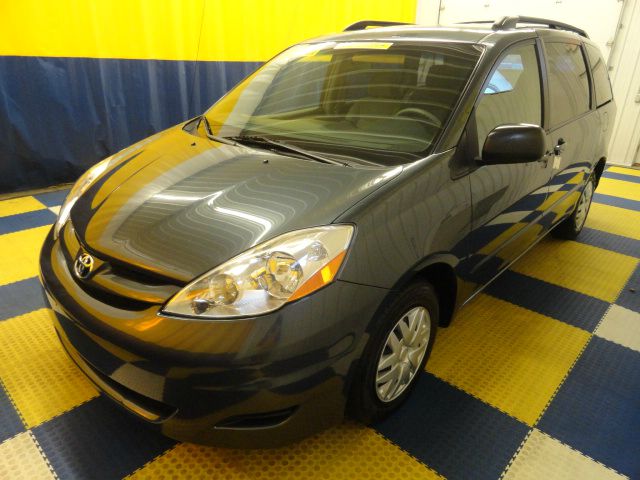 2010 Toyota Sienna SE Stow-n-go Power Seat