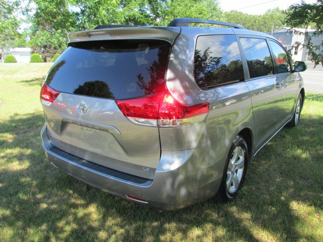 2011 Toyota Sienna 4dr Wgn Auto Grand Touring