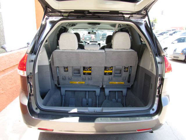 2011 Toyota Sienna S Sport PLUS