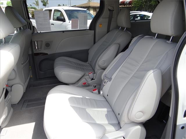 2011 Toyota Sienna LE 4X4 Leather DVD Sunroof