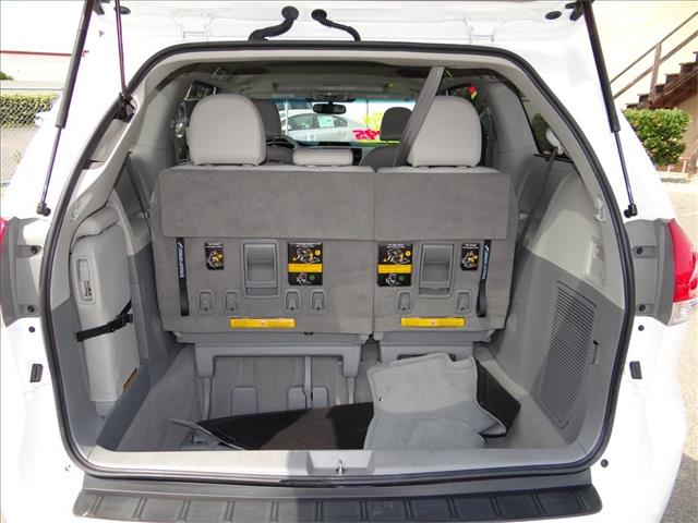 2011 Toyota Sienna LE 4X4 Leather DVD Sunroof