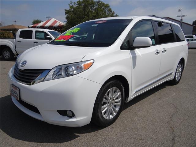 2011 Toyota Sienna LE 4X4 Leather DVD Sunroof