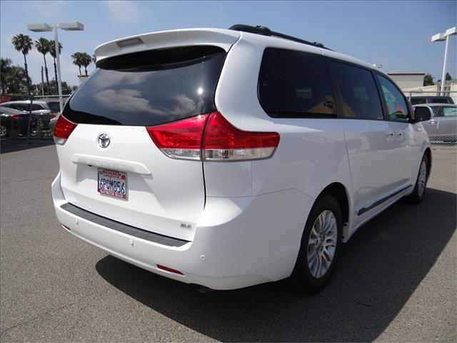 2011 Toyota Sienna LE 4X4 Leather DVD Sunroof