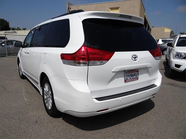 2011 Toyota Sienna LE 4X4 Leather DVD Sunroof