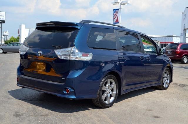 2011 Toyota Sienna LE 4X4 Leather DVD Sunroof